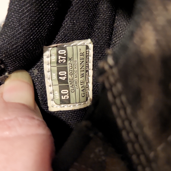 Unisex camo slip ons size 5. - Picture 6 of 6